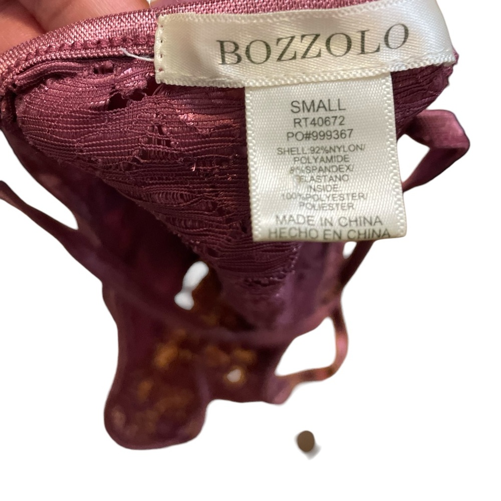 EUC burgundy lace cropped bralette with adjustable back straps. - Picture 3 of 4